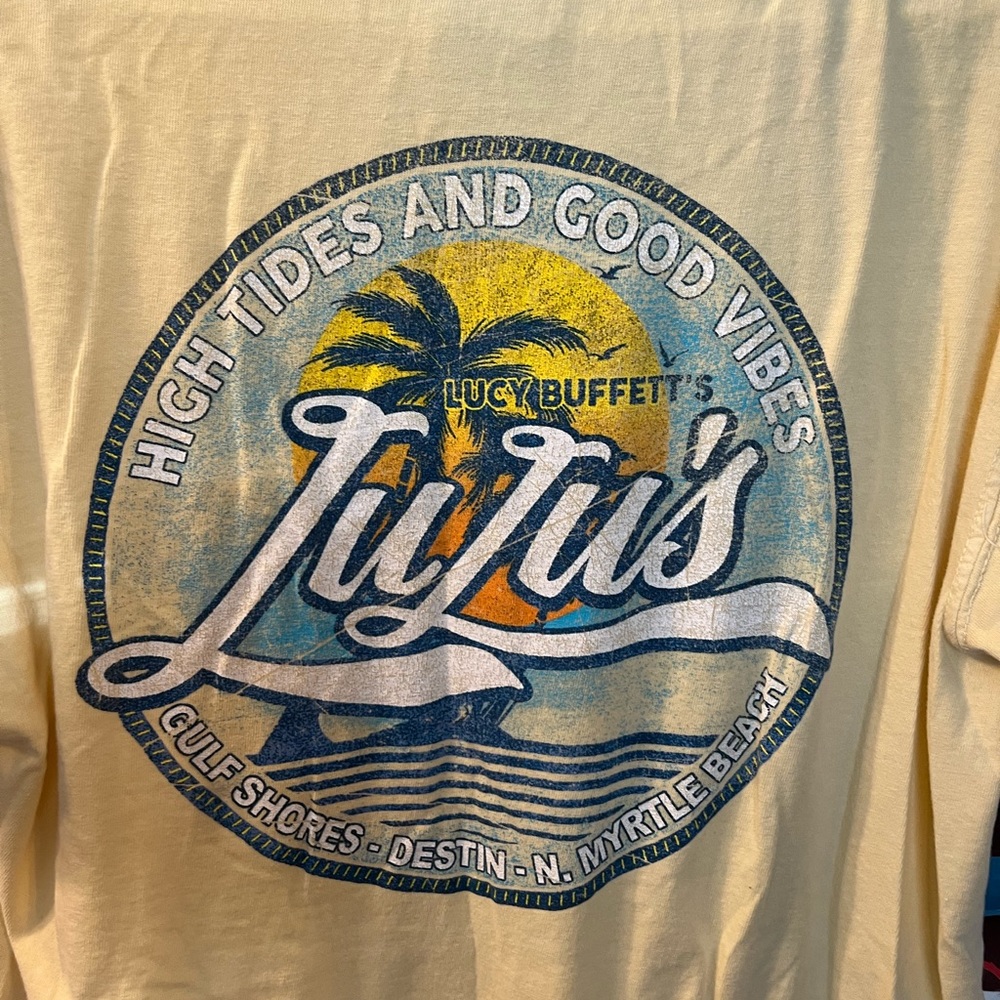 Lulu’s Tropical Tee 🎉TSHIRT BUNDLE 2 FOR $7 or 3 FOR $8🎉